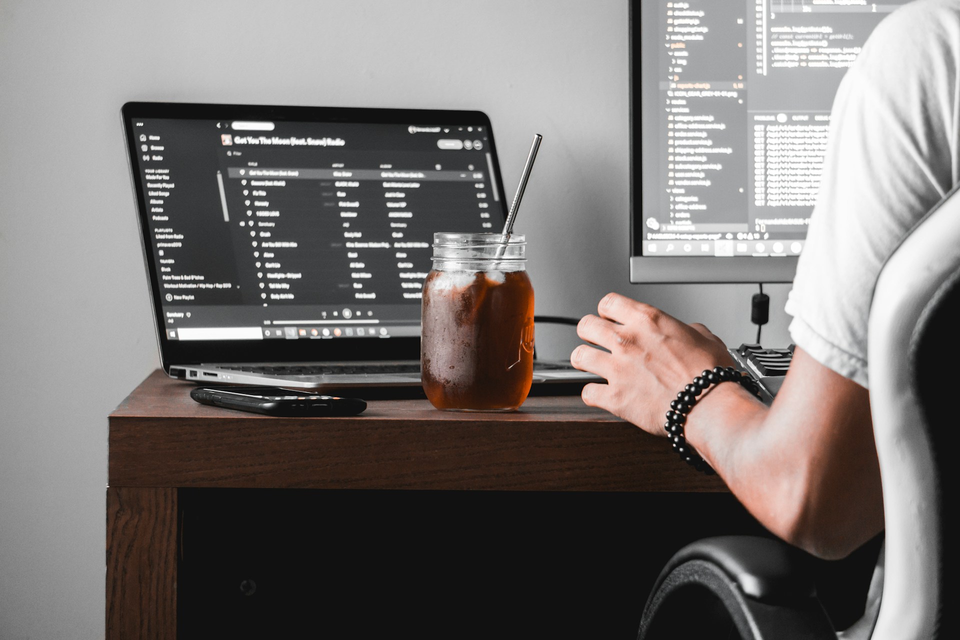Mindful productivity – balancing efficiency and well-being